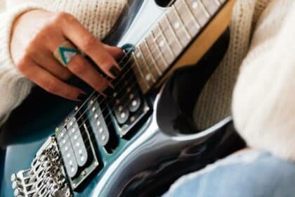 Cara Belajar Gitar Elektrik untuk Pemula