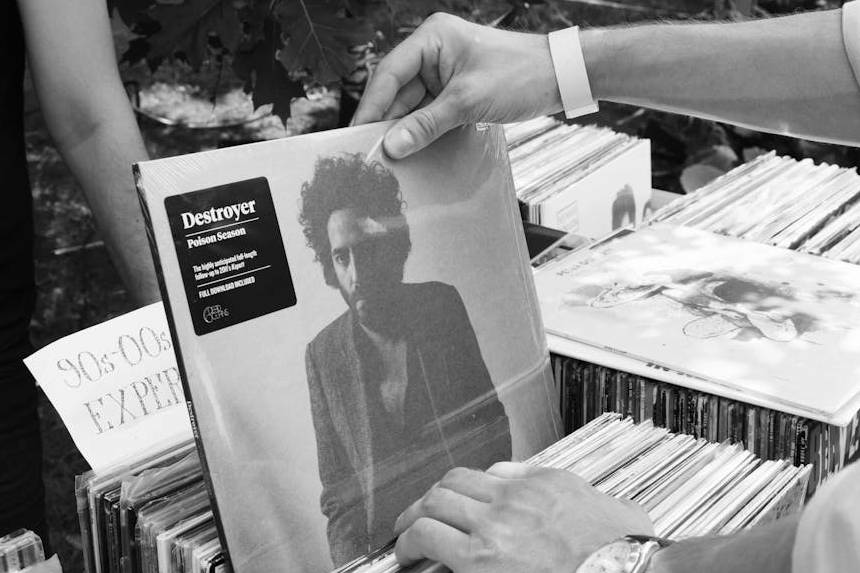 Kenapa Vinyl Balik Lagi? Alasan Gen Z Hobi Koleksi Piringan Hitam Koleksi Piringan Hitam