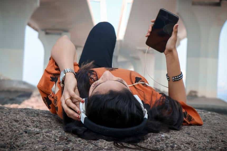 Kenapa Lagu Berdurasi Pendek Lebih Mudah Viral di Era Streaming? Berdurasi Pendek